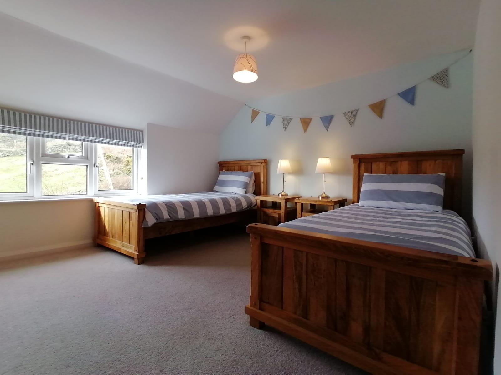 Second twin bedded room with sea views 