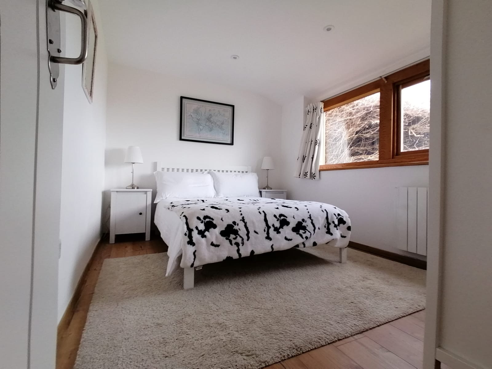 Double bedroom on ground floor with en-suite bathroom. Sea and countryside views. 