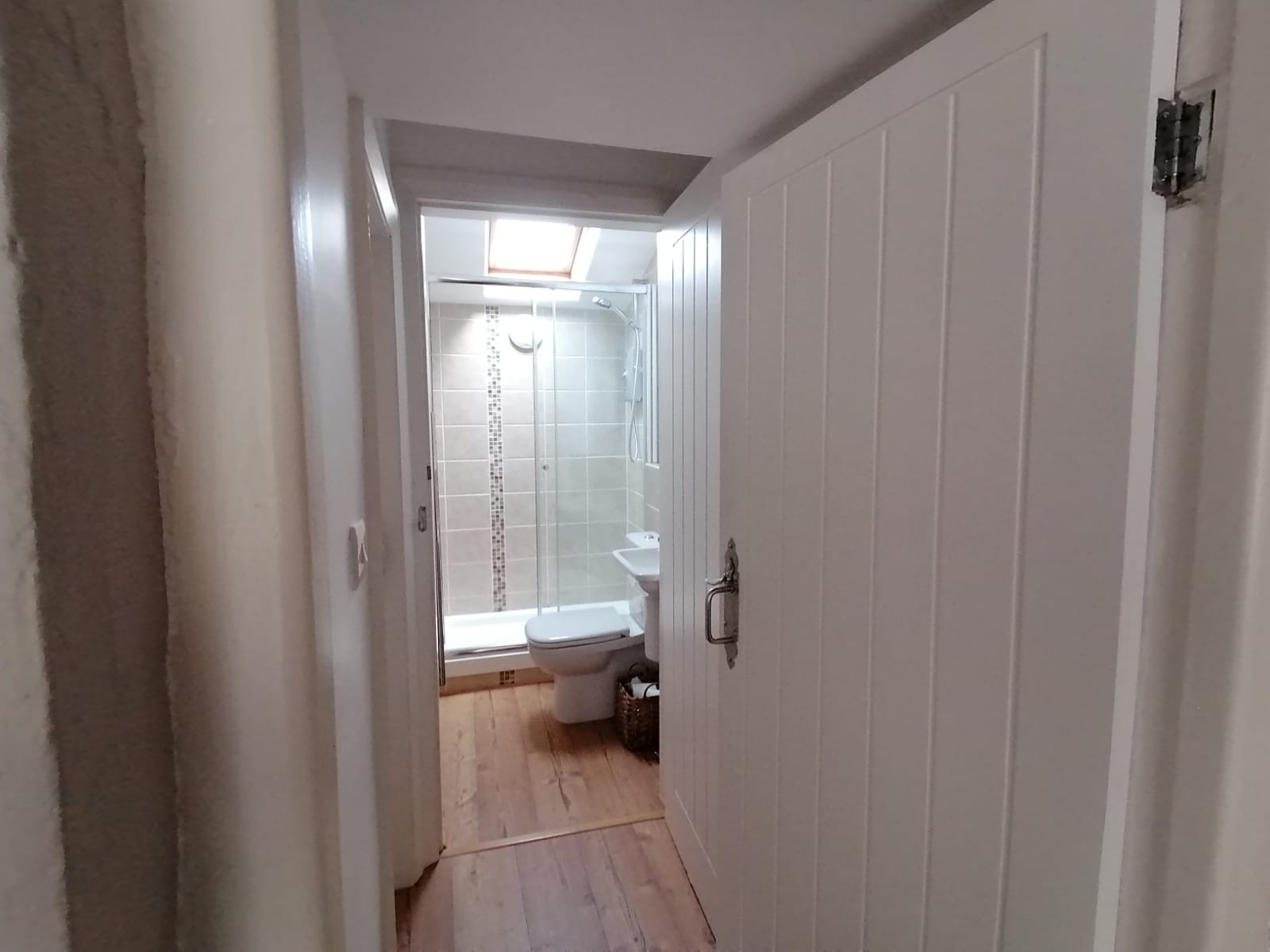 Double bedroom en-suite with walk in shower, toilet and washbasin