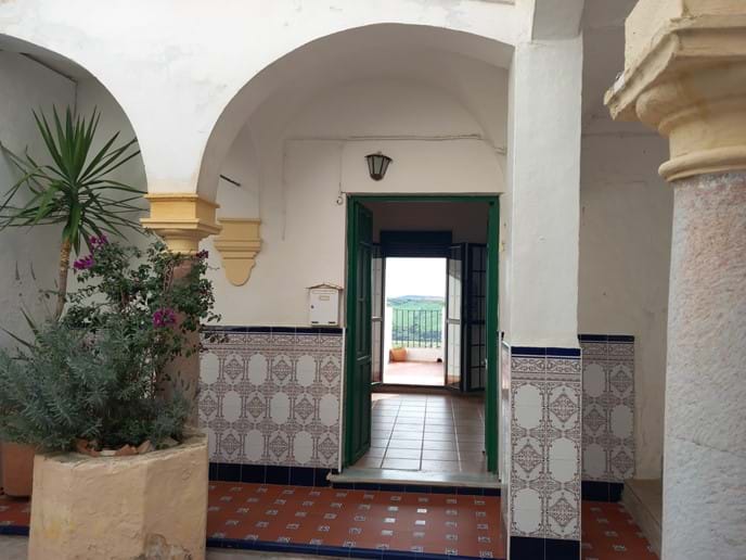 View from the andalusian courtyard into Casa Vista Castillo and the terrace Photo