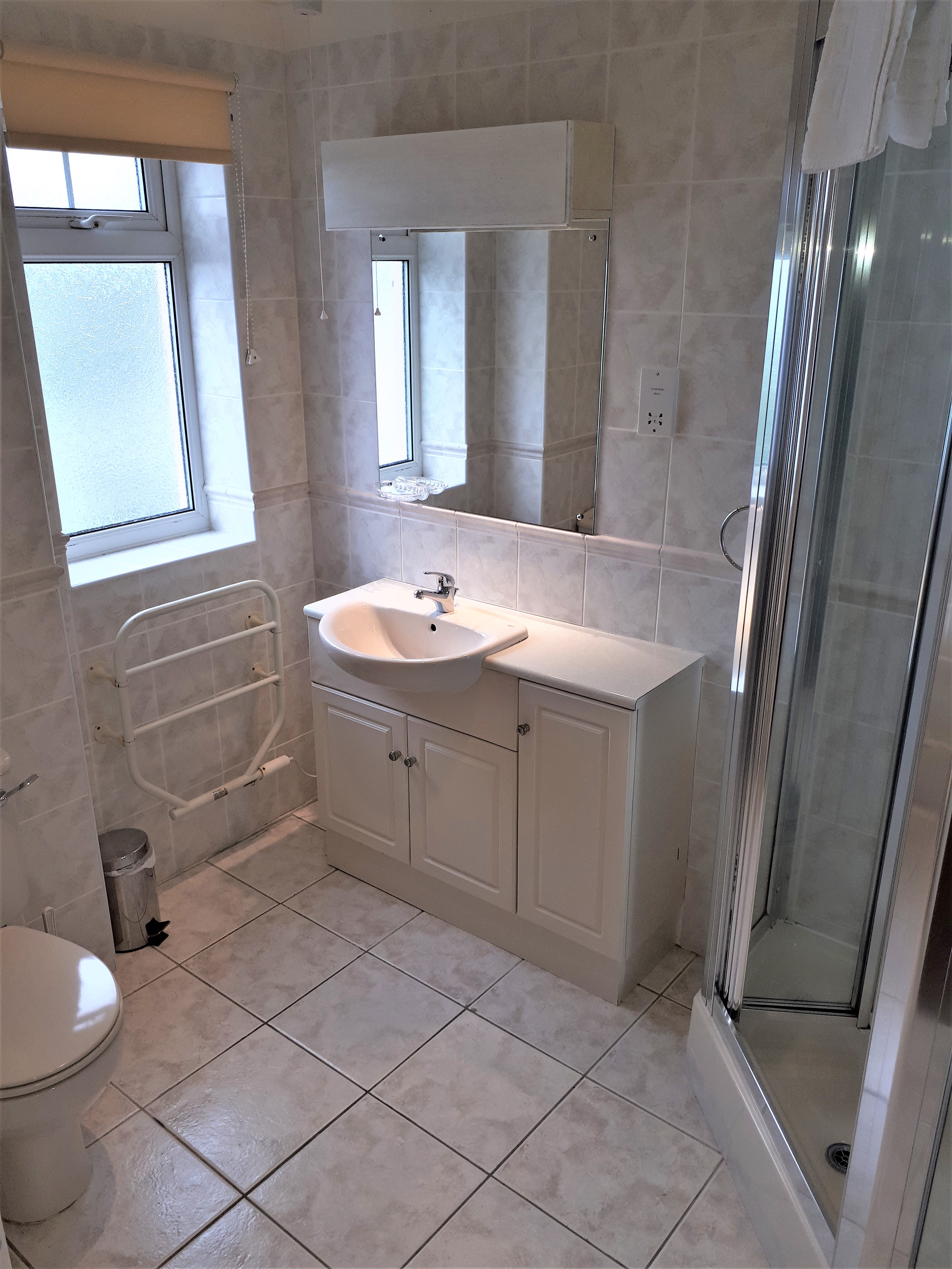 Master Bedroom with En-Suite Shower Lodge 34,  at Atlantic Reach Resort. www.newquay-selfcatering.com