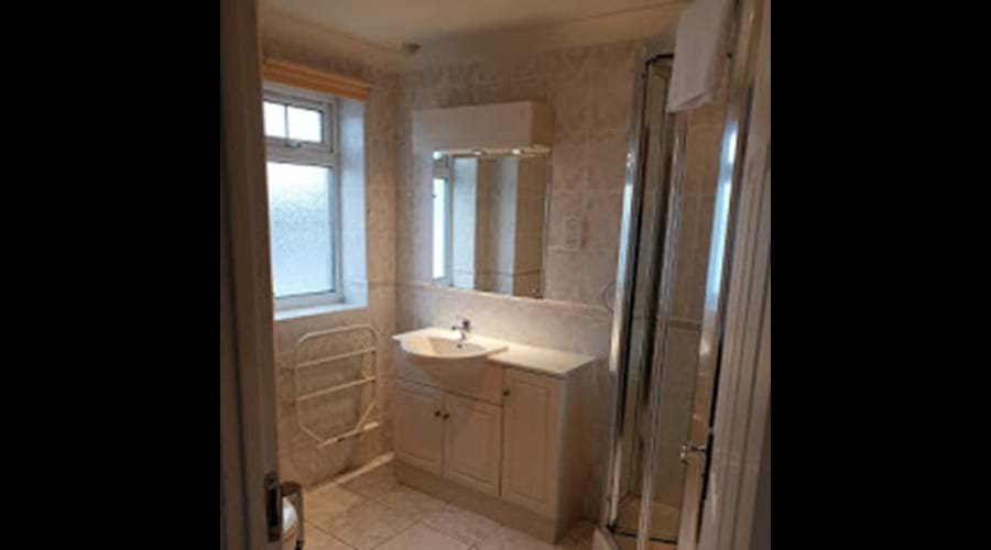 En-suite Bathroom AG34