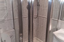 Atlantic Gold Lodge 35. Groundfloor Shower. Atlantic Reach Gold Lodges. www.newquay-selfcatering.com