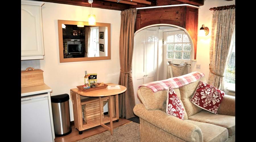 Pull-out dining table for 4