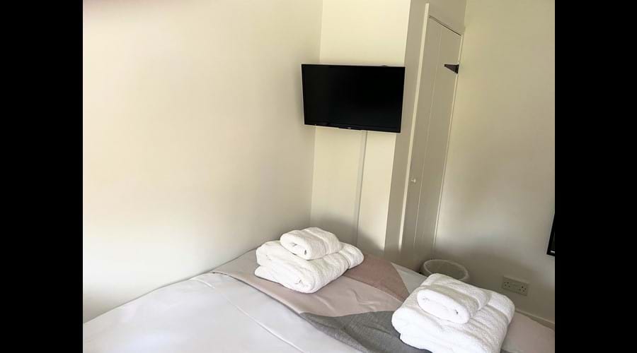 Bedroom 2 with Smart TV