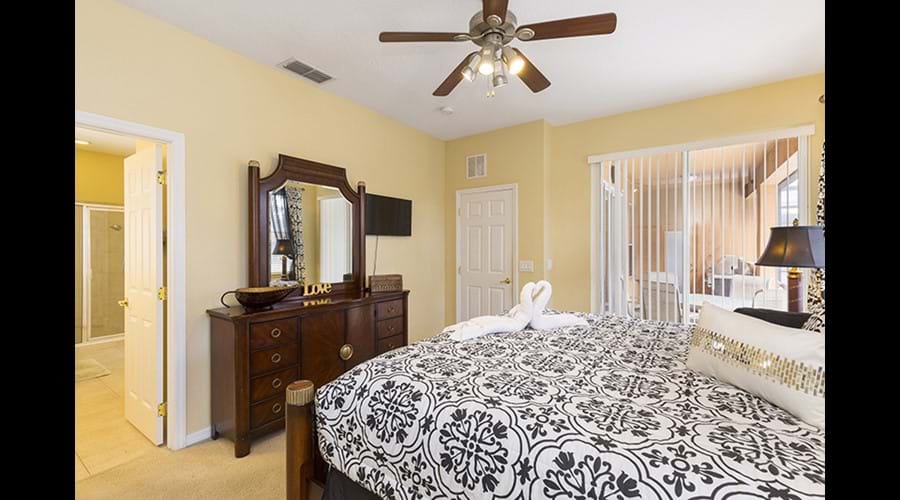 Ground Floor US King Master / Bedroom 1