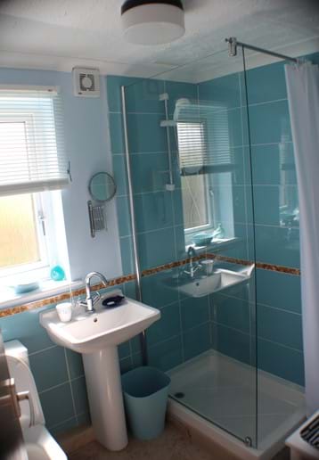 Cornish Chalet Holidays Lynfield Bathroom