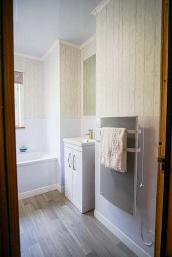 Bath/Shower room (downstairs)