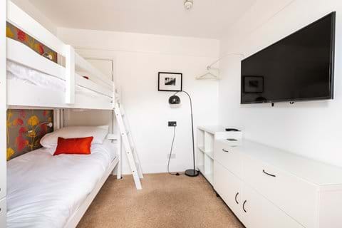 Room 6 - bunk beds in family suite