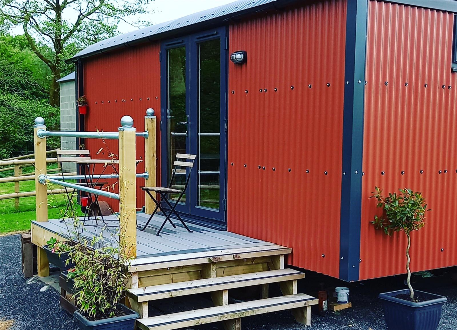 Red shed hot sale patio cooler