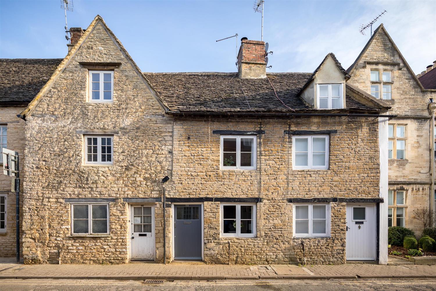 Boutique Grade II Listed 2 Bedroom Cottage in Cirencester the