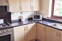 Bright, spacious kitchen inc washing machine, fridge freezer and airfryer