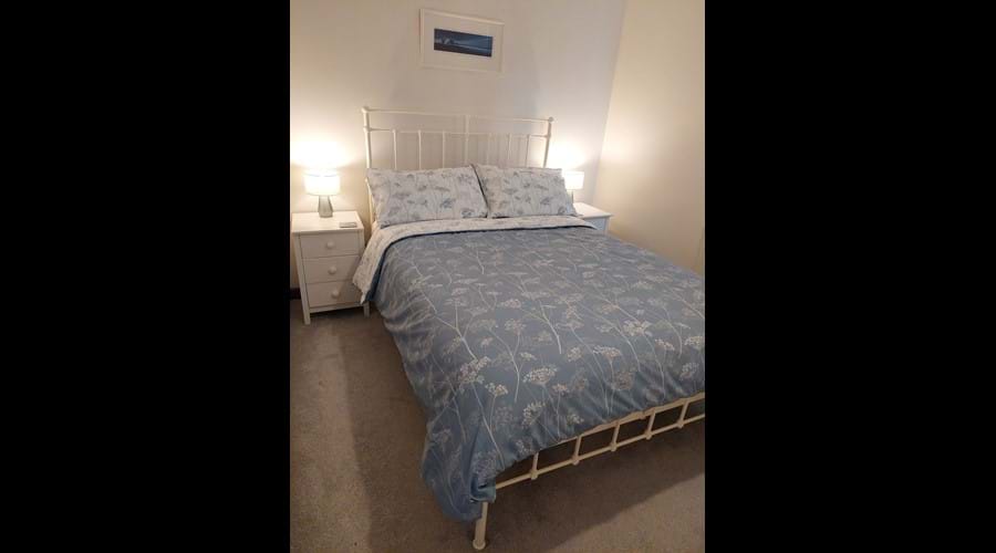 Bedroom Cosy double bed with 2 wardrobes and storage