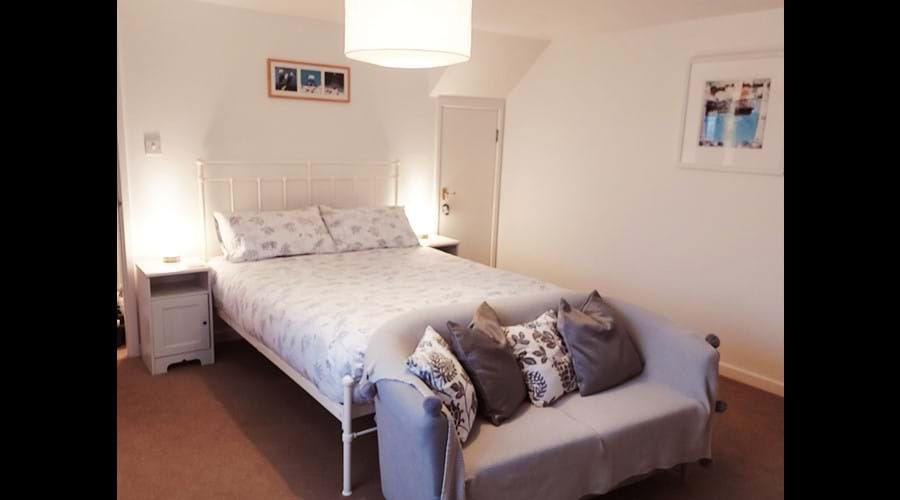 Large downstairs bedroom with king bed and en-suite