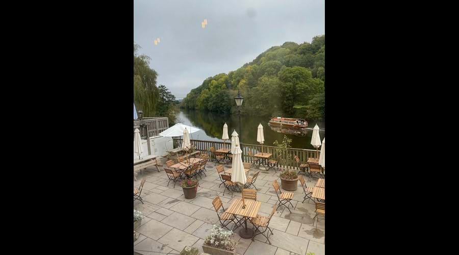Beautiful riverside pub, Ye Old Ferrie Inn - less than 10 mins walk