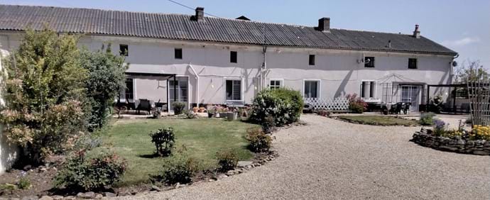 Le Vieux logis Bed & Breakfast and Gite