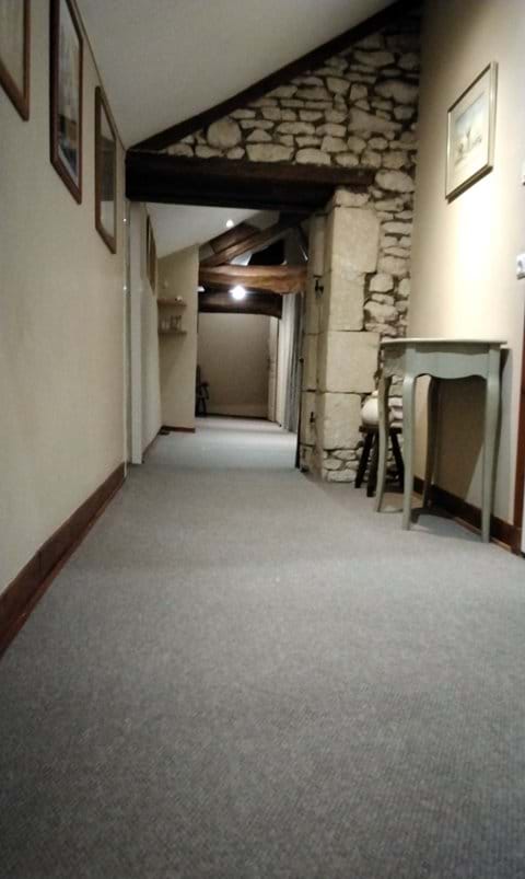 Corridor to chambres