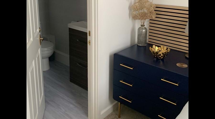 Ensuite to master bedroom
