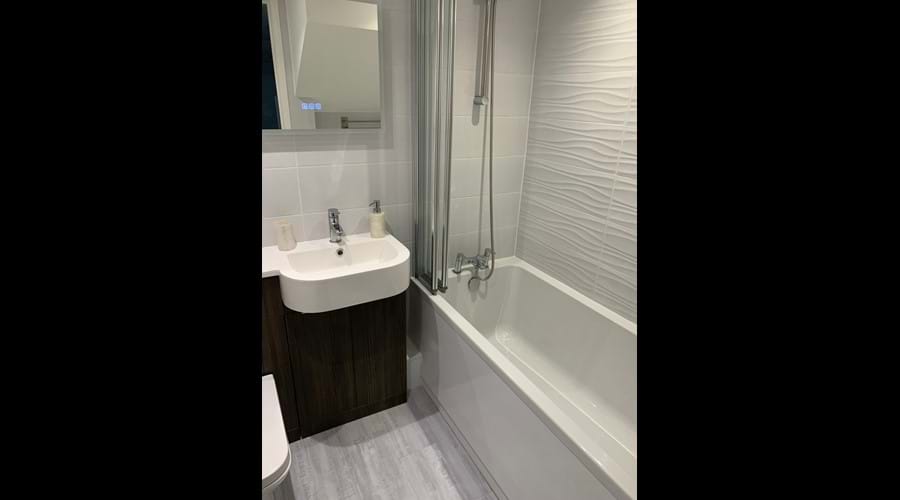 Main bathroom with over-bath shower