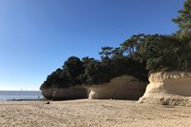 Sheltered coves at Meschers sur Gironde, perfect for rock pooling with younger members of the family