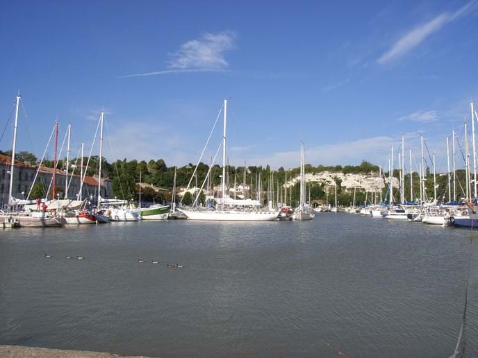 The pretty port of Mortagne sur Gironde with restaurants along the quay offering the local freshly caught fish