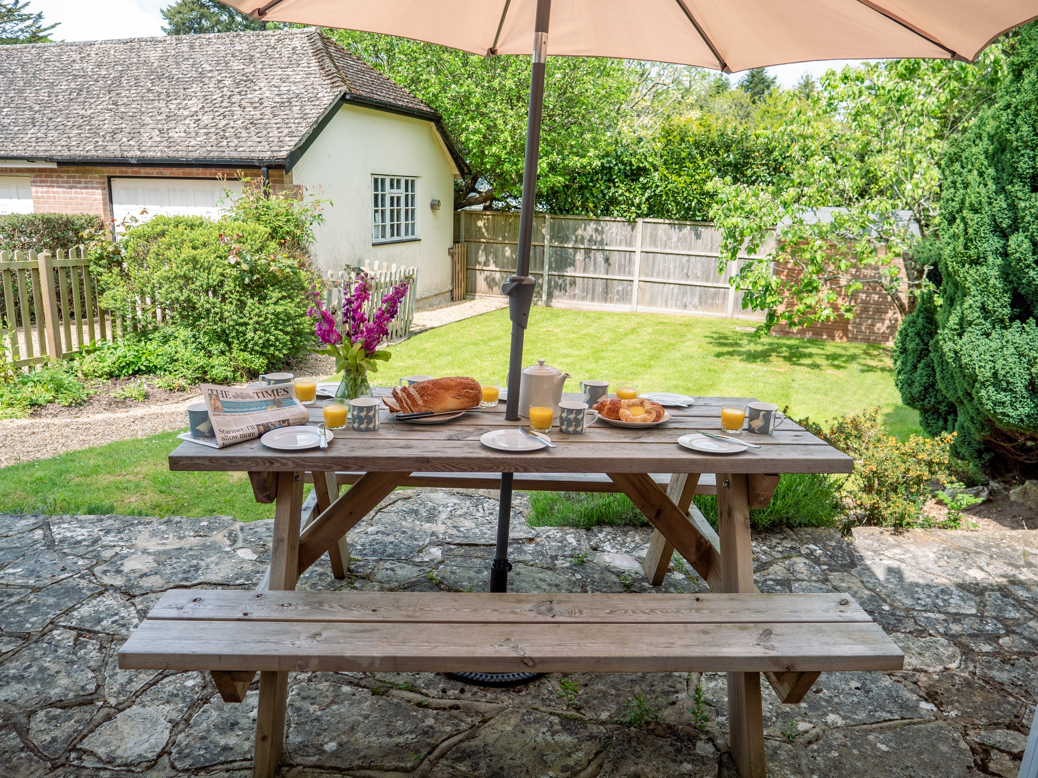 Garden with picnic table