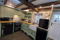 Cute well equipped Kitchen