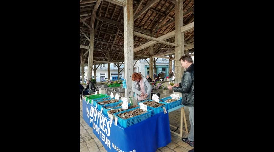 Saturday market Villebois
