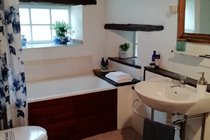 Main cottage Bathroom