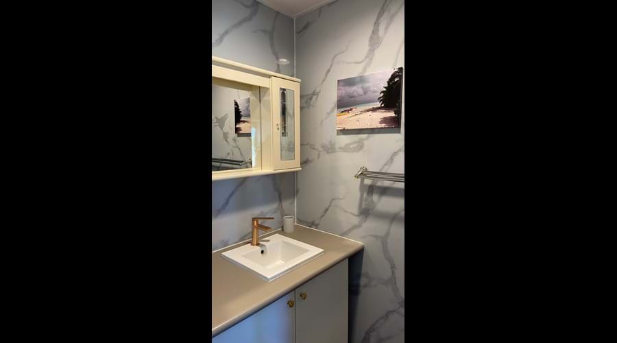 Ensuite West Wing Apartment Waves Beach House