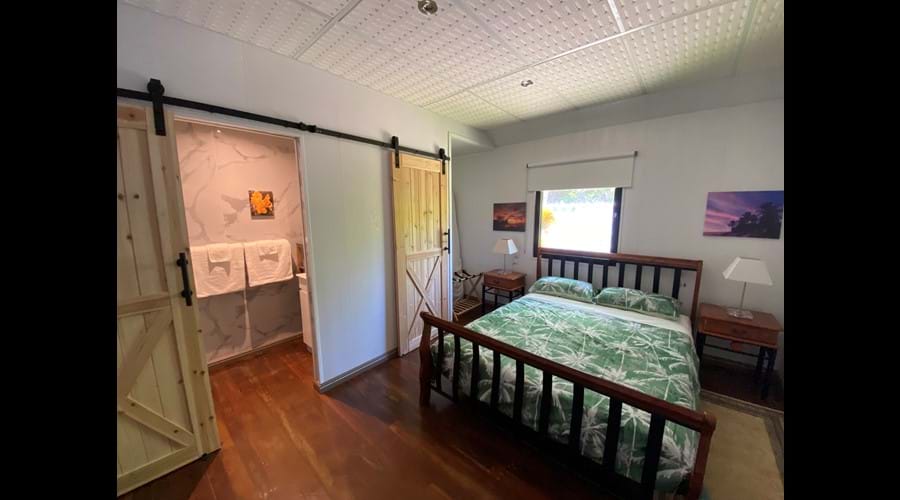 North Wing Apartment Queen bedroom