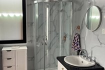 Ensuite to second bedroom Waves Ocean Villa