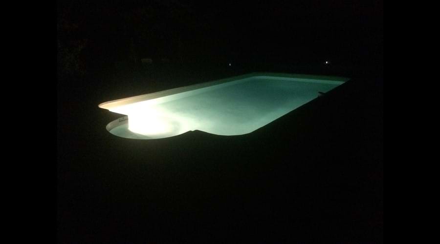 The pool by night | La piscine de nuit