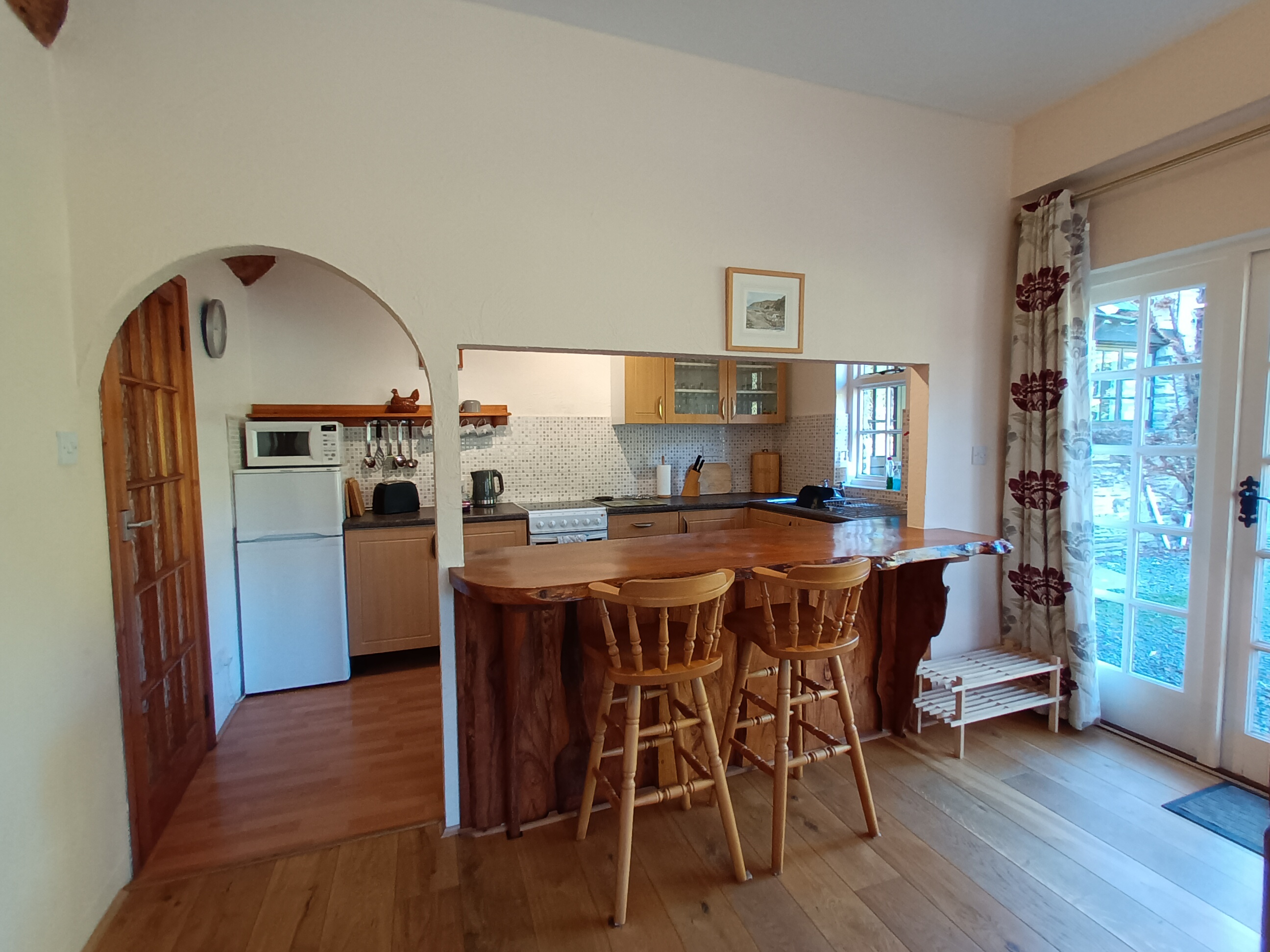 Enjoy a relaxed meal at the sold beech breakfast bar