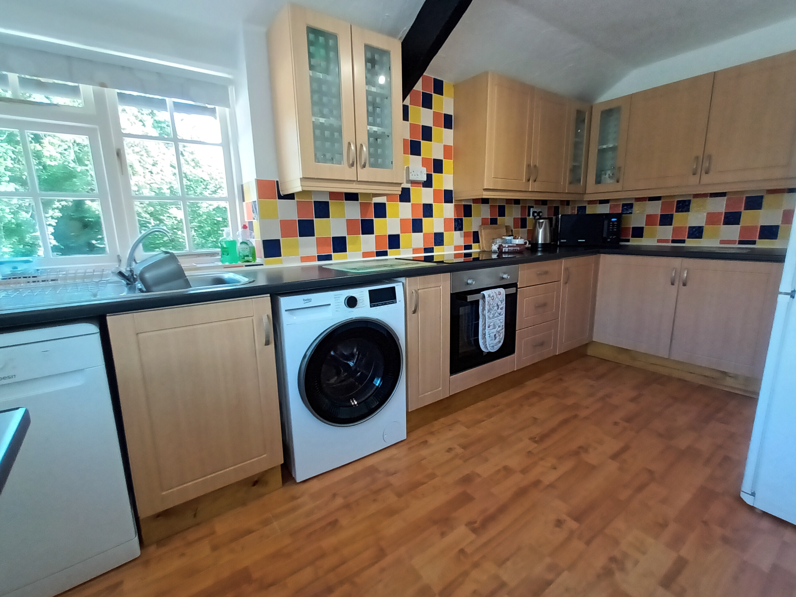Washer/drier, dishwasher, fridge/freezer, microwave, electric oven and hob