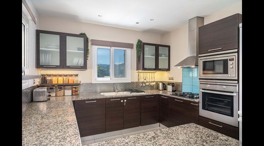kitchen with breakfast bar Photo