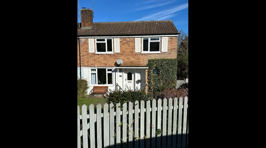 Front Garden with Bench seating
