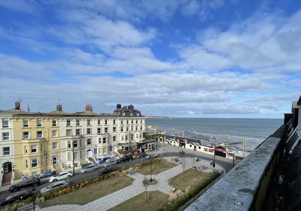 Situated in the charming town of Bridlington and boasting beautiful sea