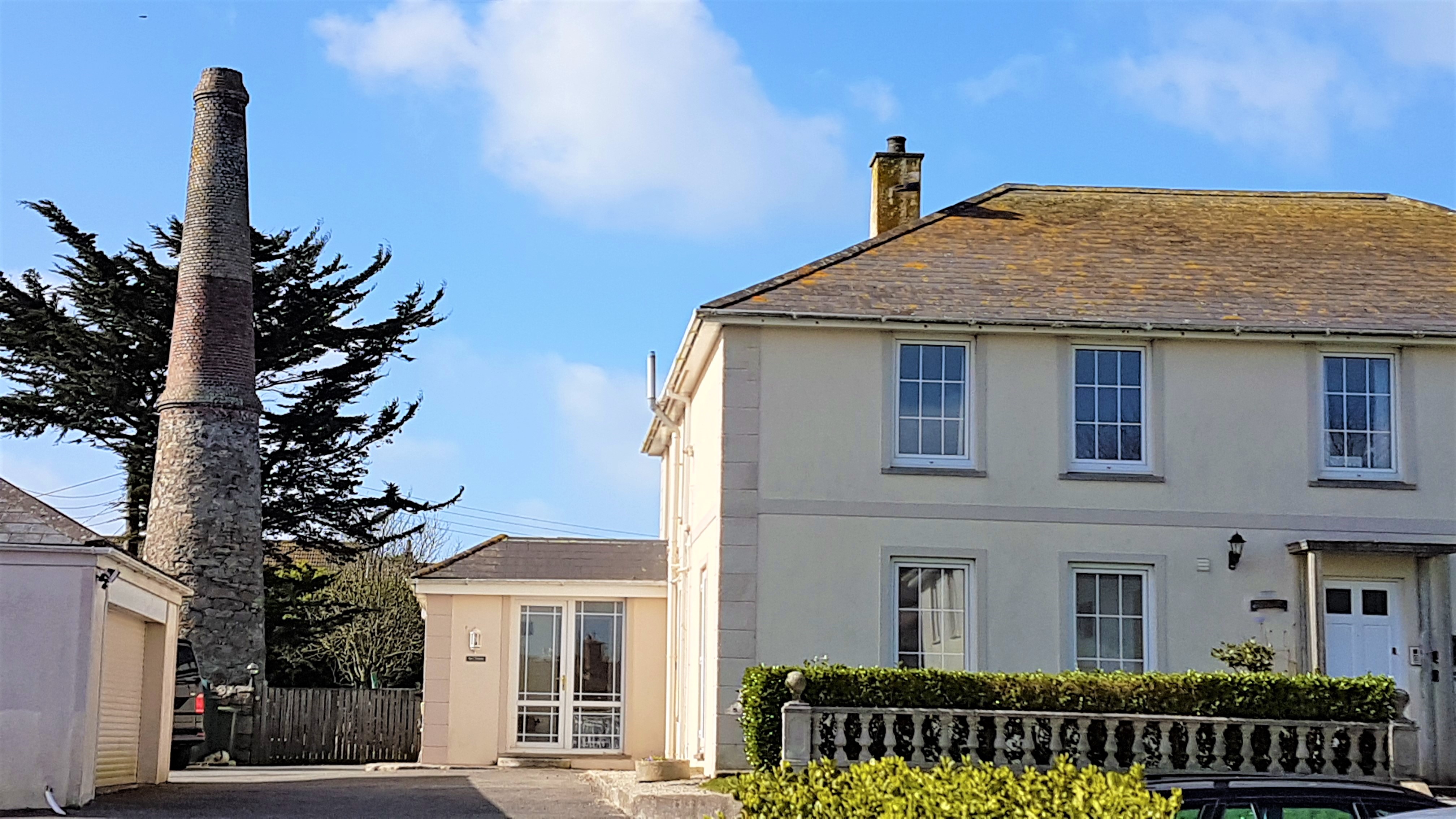 Logo - Apt One Trearren