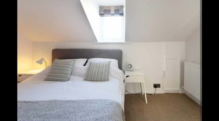 Bedroom 3 (Kingsize bed)