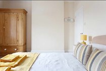 Bedroom 1 (1 Kingsize bed, 1 single sofa bed)