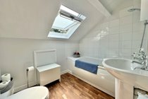 Upstairs bathroom/wc room