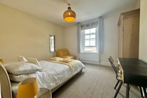 Bedroom 1 (1 Kingsize bed, 1 single sofa bed)