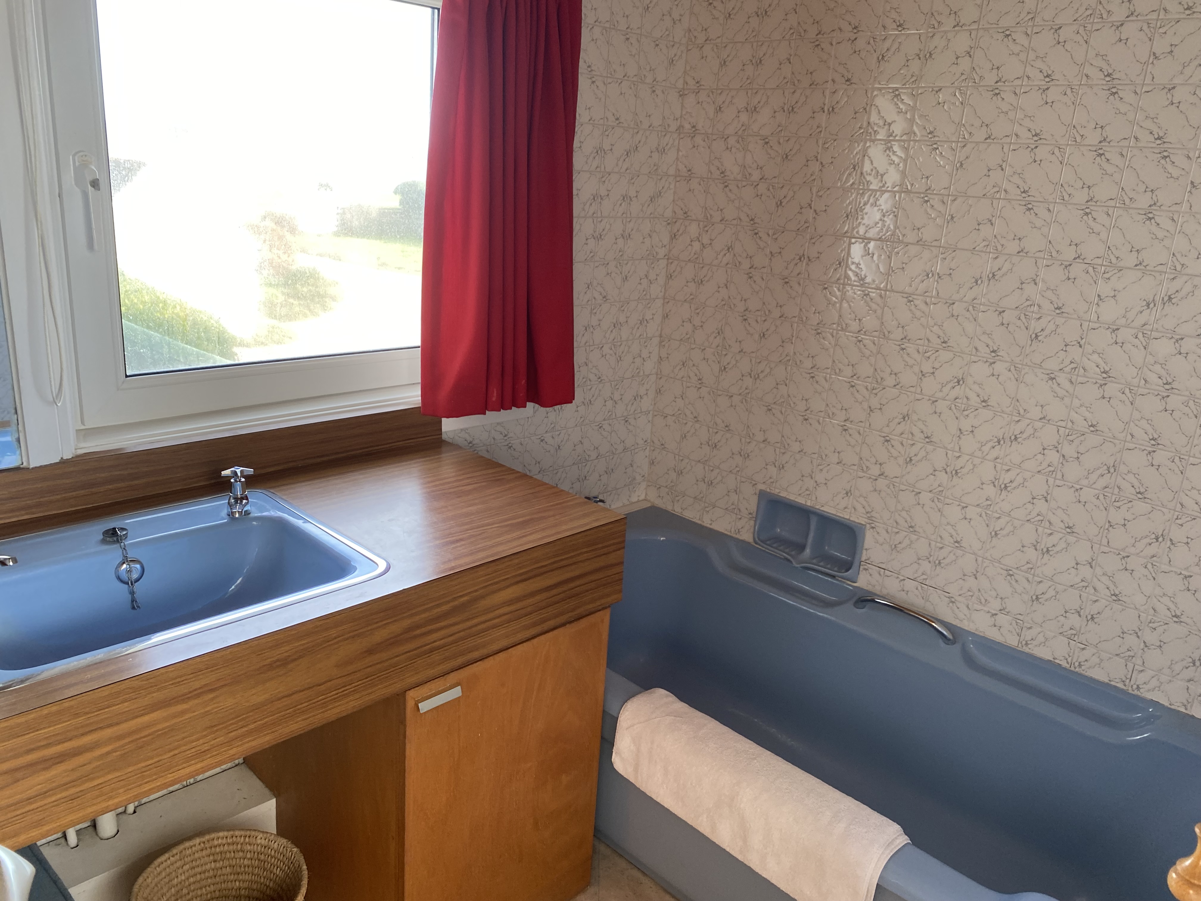 Bathroom adjoining Bedroom 2