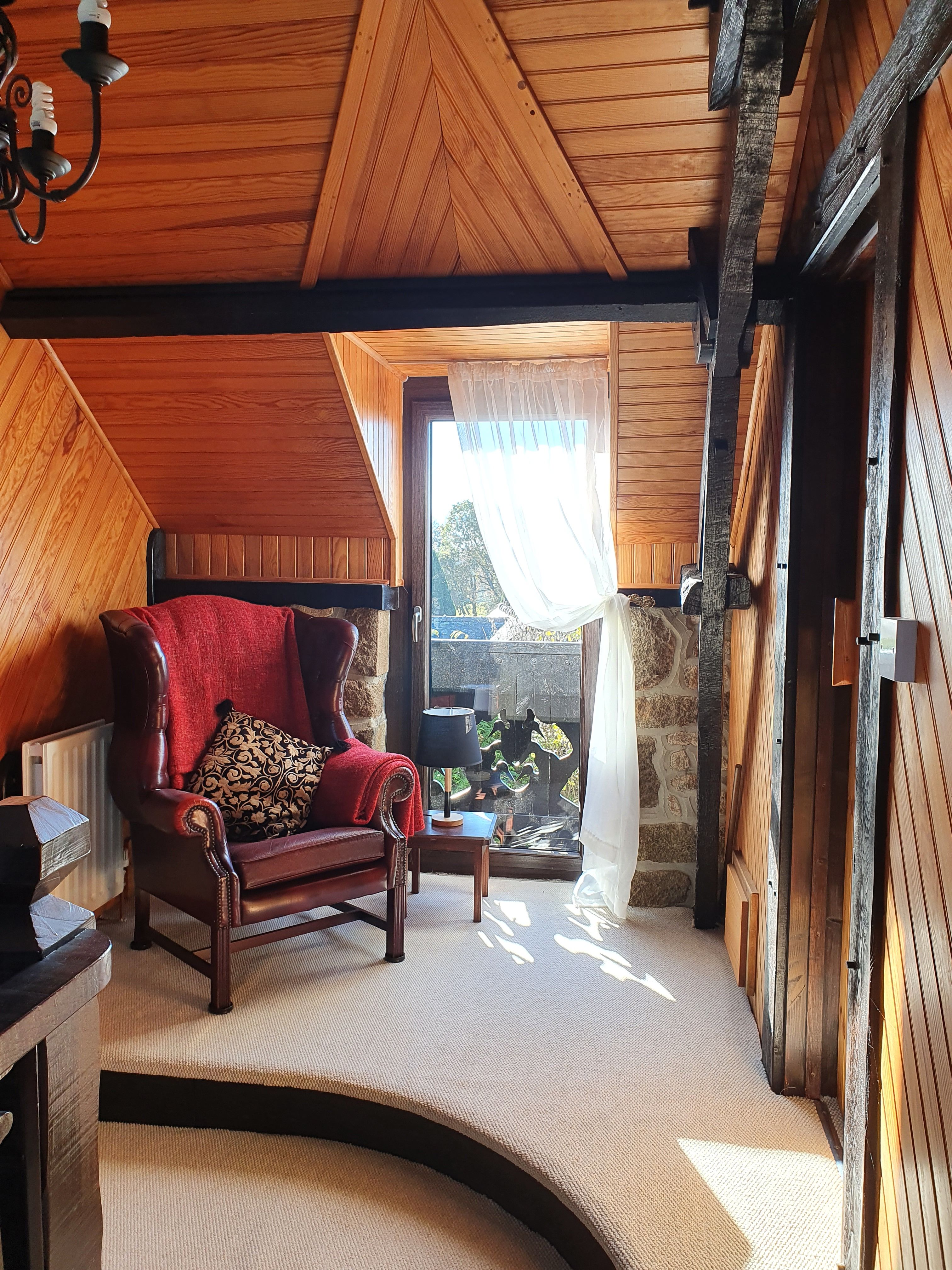 Reading area with Juliette balcony 