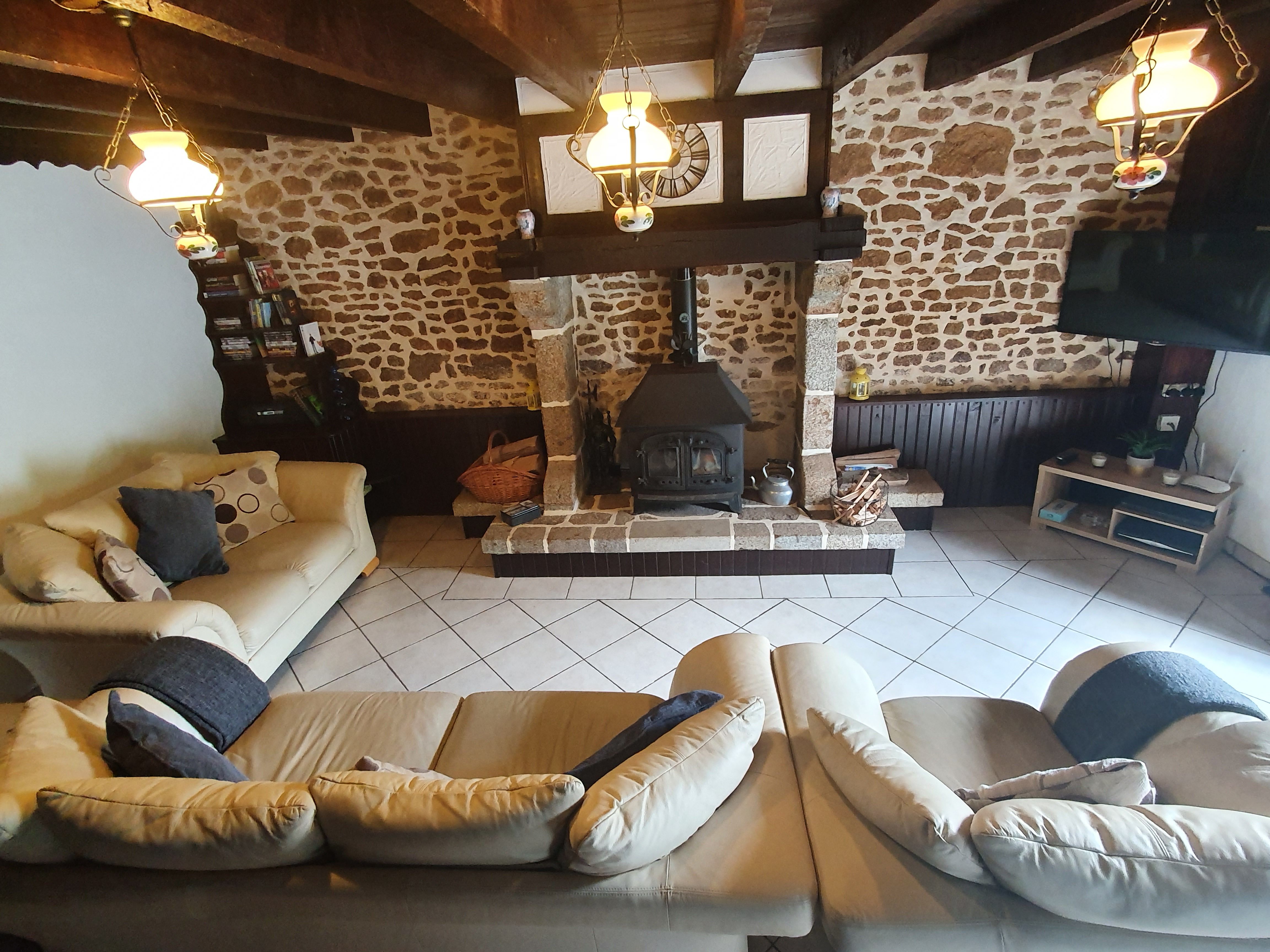 large living room/lounge with fireplace