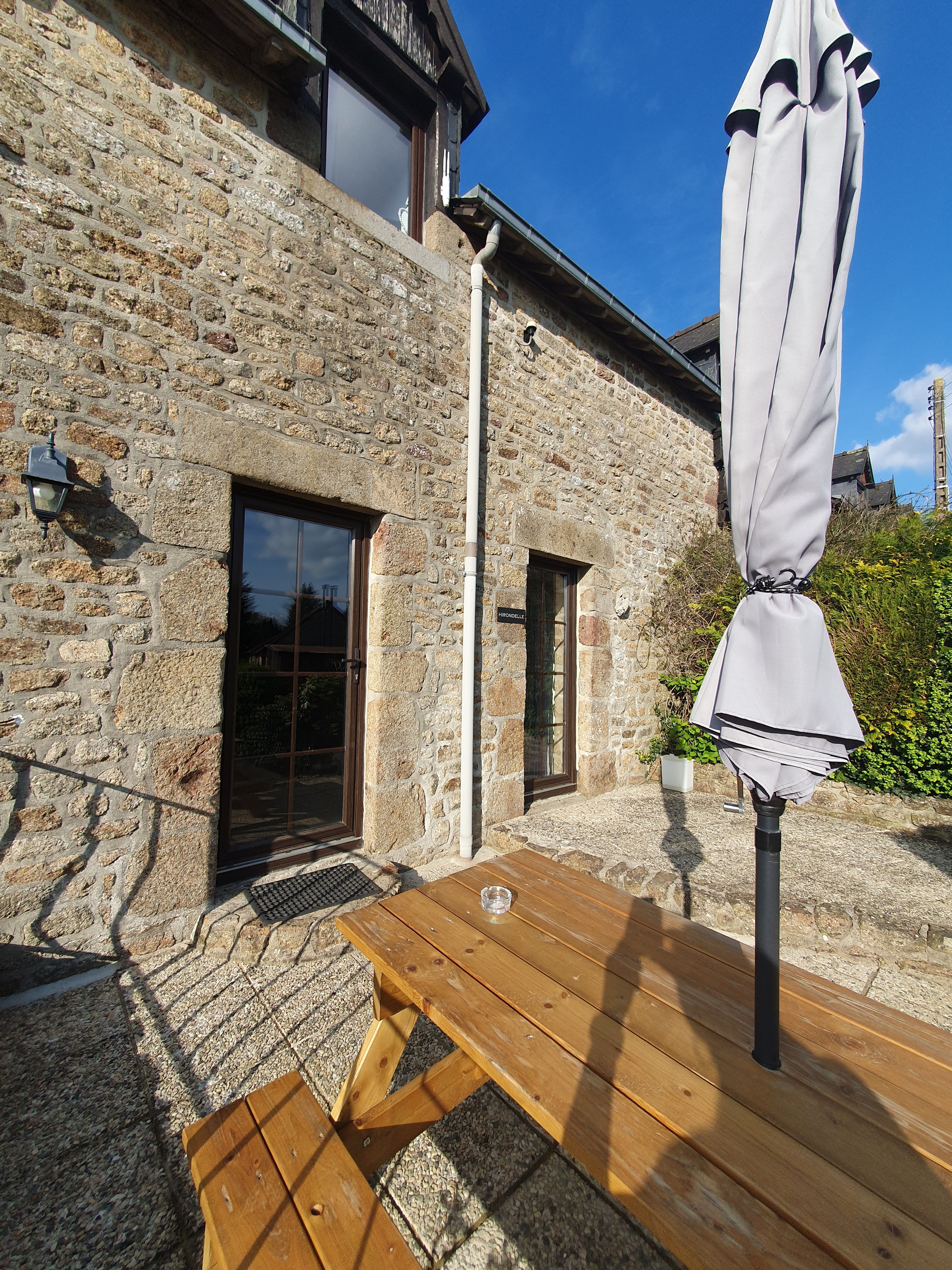 Hirondelle and terrace