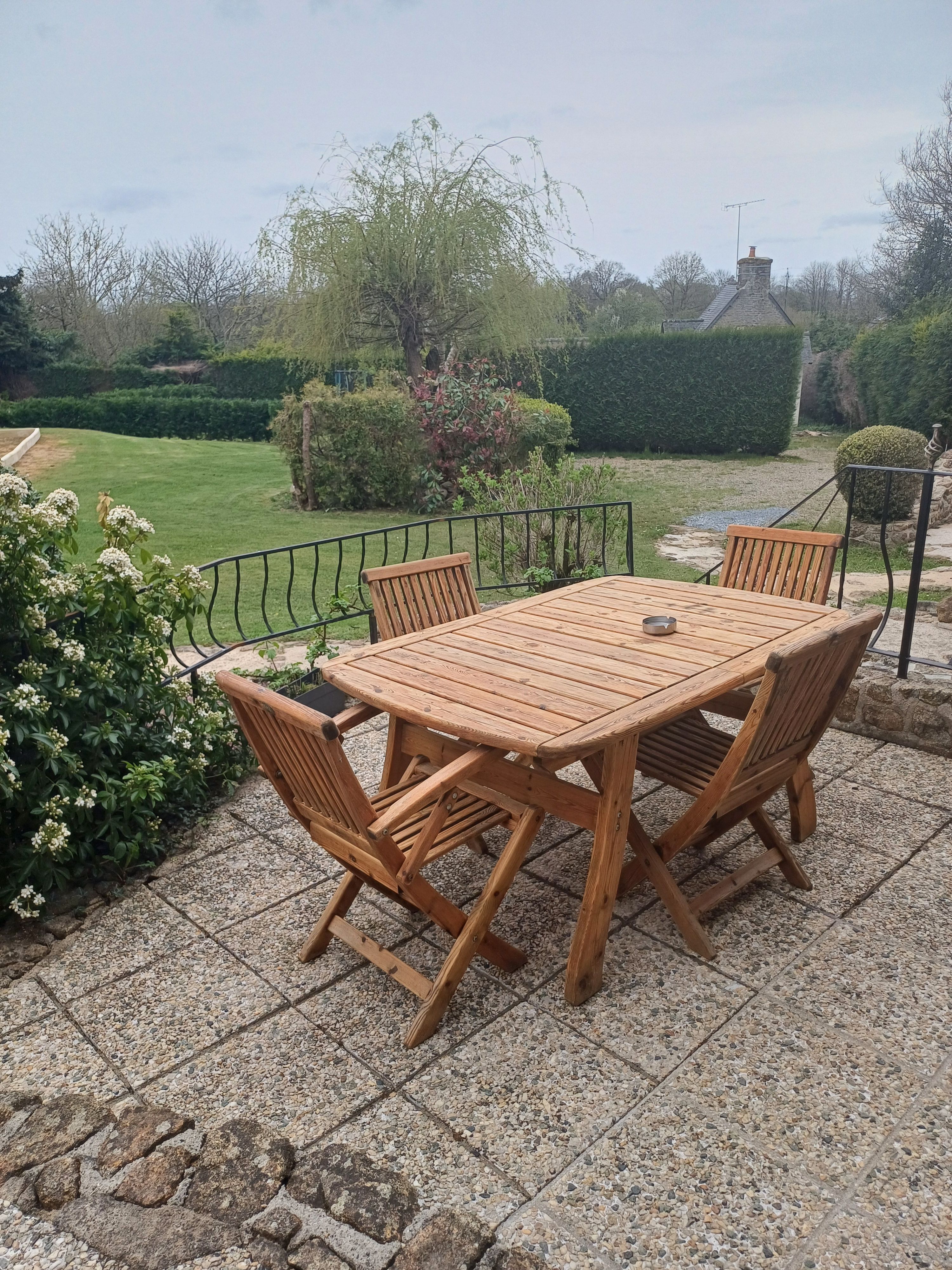 Private terrace with outdoor alfresco dining 