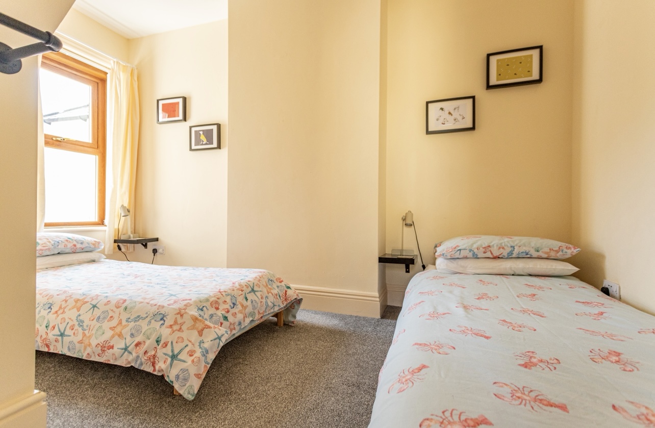 Twin bedroom, perfect for children or friends in coastal retreat