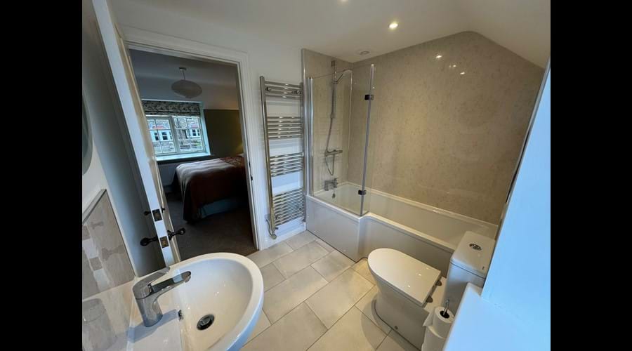 Double Room with En-Suite Bathroom Double Room with En-Suite Bathroom